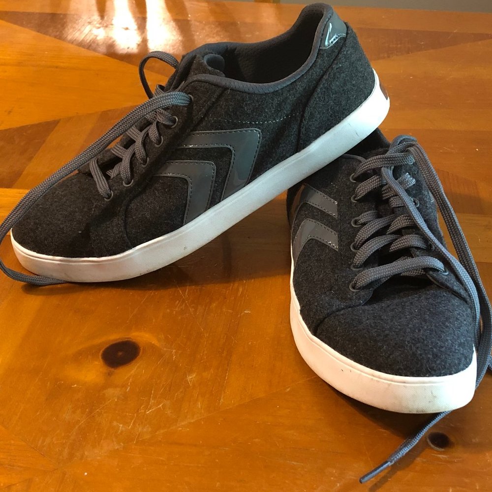 Dr. Scholl's tennis shoes